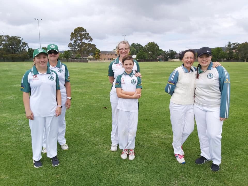 Women and junior players on the field in NWCC colours
